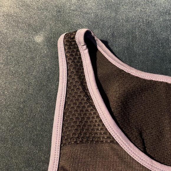 Fabletics low support sports bra in dark grey with lavender lining size Small - Picture 2 of 6